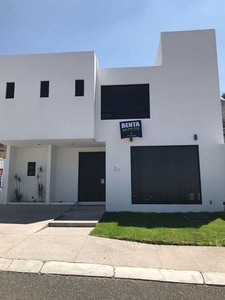 Doomos. CASA EN RENTA Y VENTA EN QUERETARO EN PRIVADA ARBOLEDAS