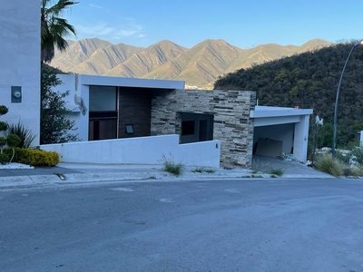 Doomos. CASA EN VENTA CAROLCO CARRETERA NACIONAL MONTERREY N L $17,900,000