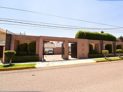 Doomos. CASA EN VENTA EN EL CLUB DE GOLF SAN CARLOS, EN METEPEC, ESTADO DE MÉXICO