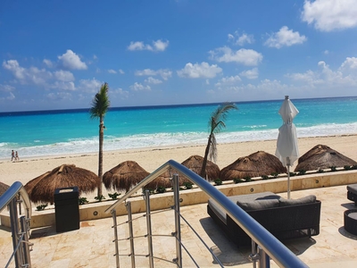 Doomos. Departamento en Venta y Renta Zona Hotelera Cancún/ Acceso a la Playa
