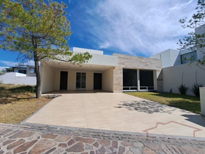 Doomos. RENTA CASA DE UJNA PLANTA EN LA CAMPIÑA DEL BOSQUE, GRAN JARDÍN, LEÓN, GUANAJUATO