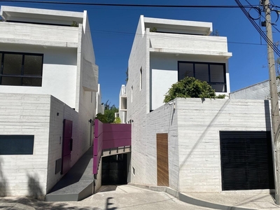 Doomos. Venta de Casa en Condominio en Las Águilas