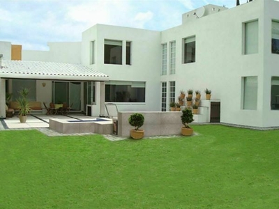 CASA EN VENTA EN JURIQUILLA CON VISTA AL CAMPO DE GOLF