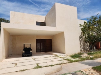 Casa en venta en privada Tumin en el Yucatán Country Club