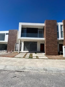 Venta de casa residencial EQUIPADA, cerca de zona plateada en Pachuca