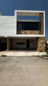 Doomos. CASA EN VENTA TIPO TOWNHOUSE EN MÉRIDA , REAL MONTEJO