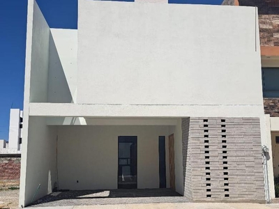 Doomos. Se vende casa en Hacienda La Herradura