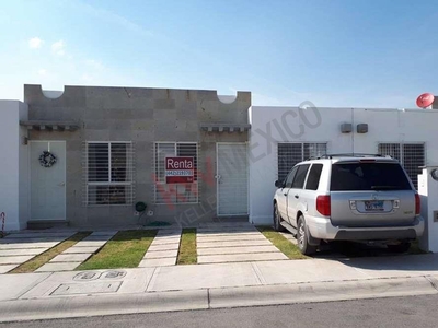 CASA DE UNA PLANTA SEMIAMUEBLADA EN RENTA, PASEOS DEL BOSQUE, CORREGIDORA, QUERETARO