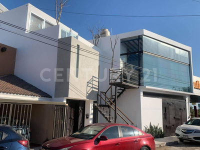 Casa En Venta Con Local Comercial, En Diaz Ordaz, Merida, Yucatán