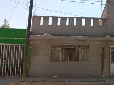 Doomos. Casa en Fraccionamiento Constitución, Aguascalientes