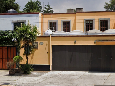 Hermosa Casa En Coyoacán. ¡ Oportunidad De Invertir En Remate Bancario !