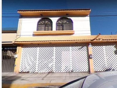 Remato Casa En Petrel 29, Vergel De Arboledas, Ciudad López Mateos, Estado De México.