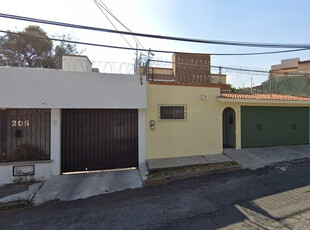 Casa En Remate Bancario En Calle Ocotepec 211, Maravillas, Cuernavaca, Morelos, México