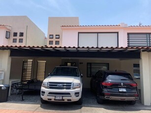 Casa en renta Los Castaños Club Residencial, Calle Mariano Arista, Bella Vista, Metepec, Estado De México, México