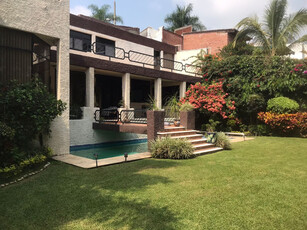 Casa En Venta Con Seguridad 24/7, Alberca Y 4 Rec. En Palmira... 7,700,000