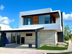 Doomos. Casa en Venta en Cancun, Lagos Del Sol