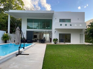 Doomos. Casa en Venta en Cancun, Residencial Campestre