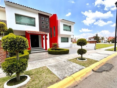 Casa en venta Calle Paseo Del Mayorazgo, Conjunto Hab Rancho San José, Toluca, México, 50210, Mex