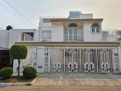 Se Vende Casa en Monraz Santa Rita en perfectas condiciones