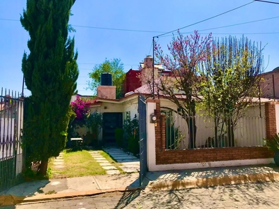 Casa en venta Calle Adolfo López Mateos 1100, Fraccionamiento Villas Kent, Metepec, México, 52172, Mex