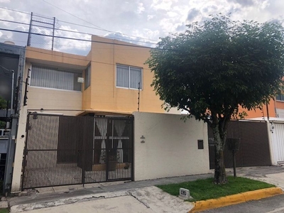 Casa en venta Calle Juan De Tolosa 16a, Satélite, Fraccionamiento Ciudad Satélite, Naucalpan De Juárez, México, 53100, Mex