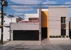 Casa EN VENTA en Colinas de San Jerónimo Remodelada con 384m2 Construcción