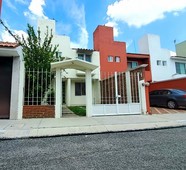 casa en venta en puerta del sol, frente a plaza patio