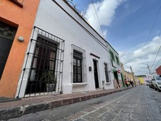 CASA EN VENTA EN CENTRO HISTORICO DE QRO. 4 RECAMARAS, ROOF GARDEN