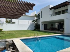 Hermosa residencia moderna 5 recs 5 baños 6 autos alberca Zona Dorada Cuernavaca
