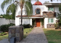 preciosa casa en venta en lomas del bosque