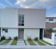 Se Vende Casa en Lomas de Juriquilla, Gran Jardín, Cto Servicio, Roof Garden...