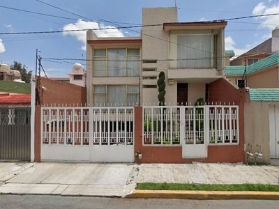 Casa en venta Calle Sierra Cotopaxi, Valle Don Camilo, Toluca De Lerdo, Estado De México, México