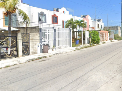Casa En Venta En Col. Residencial Montealban, Quintana Roo.