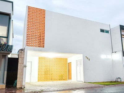 Casa Equipada En Venta Con Doble Altura En Villas Del Renacimiento, Torreón, Coahuila