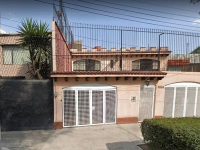 Gran Oportunidad En Remate Bancario, Estupenda Y Amplia Casa A La Venta En Miramontes