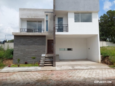 Casa en venta de 3 recamaras con terraza en fraccionamiento cerrado en Tizatlán, Tlaxcala, Pueblo San Esteban Tizatlan - 2 baños