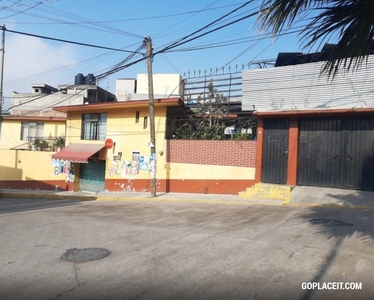 Casa en venta en Amp. Independencia, Tlalnepantla - 6 habitaciones - 1 baño - 449 m2