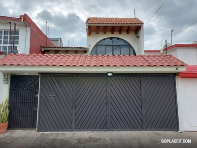 Casa en venta en Valle Dorado, Tlalnepantla - 2 habitaciones - 192 m2