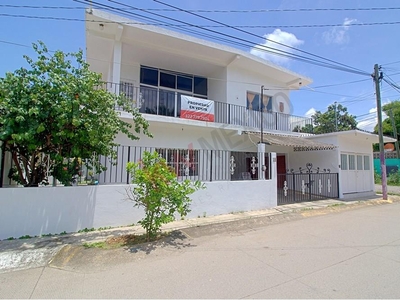 Amplia Casa en venta, con excelente ubicación en Jarretaderas