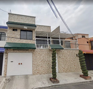 Casa De 3 Recamaras Y Mas De 200mts2 De Construccion En Azcapotzalco En Remate Bancario, Calle Campo 3 Brazos