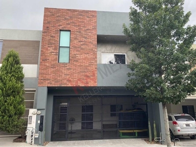 CASA EN VENTA EN SECTOR PRIVADO DE CUMBRES EN MONTERREY, N.L.