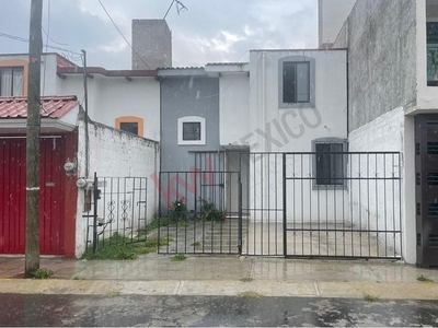 Casa en Venta en Villas Santín II a 10 minutos del Aereopuerto de la Ciudad de Toluca y salida rapida a la Ciudad de México