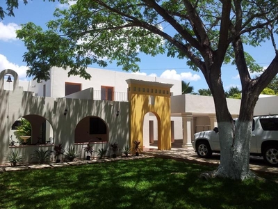 Casa en renta con 5 recámaras ubicada en Club de Golf La Ceiba
