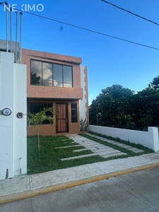 Casa en venta en Colonia Emiliano Zapata, San Andrés Tuxtla, Ver.
