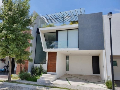 HERMOSA CASA CON ROOF GARDEN