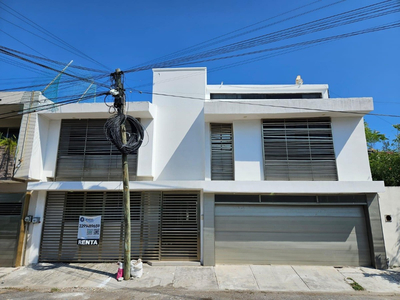 Oficina En Renta: Edificio 2 Niveles, Uso Mixto, 406m2, Zona Comercial, Remodelado, Boca Del Río, Veracruz, Estacionamiento, Diseño Contemporáneo