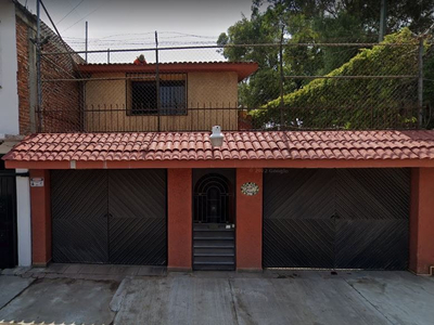 Remate Bancario: Casa En Venta En El Rosario, Azcapotzalco