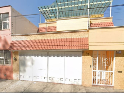 Remate Hipotecario; Casa A La Venta En La Colonia Petrolera, Azcapotzalco