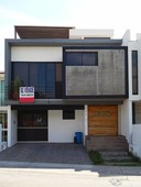 doomos. estupenda casa en venta en del pilar residencial, tlajomulco de zúñiga. 240 mts.
