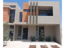 Doomos. Zibata casa en Venta con Rec en PB Exclusivo Cluster de 65 viviendas